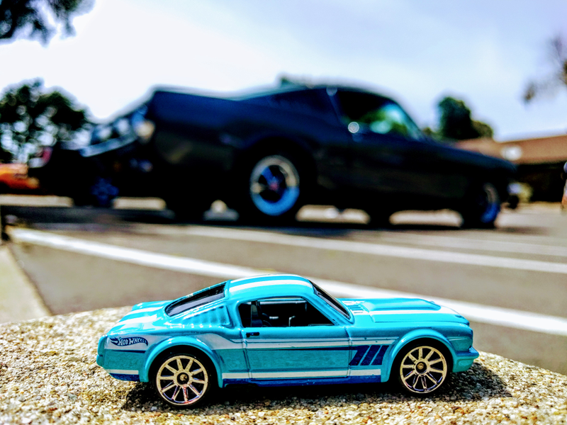 Illustration for article titled Survival Saturday: I figured out how to not get vehicularly manslaughtered at a Mustang show
